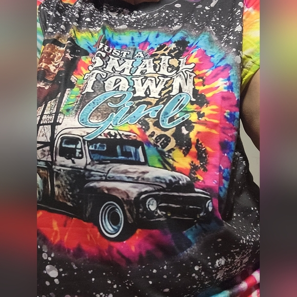 T-shirt Small Town XL (14) NWT Women's Plus Tie Dye Car Print Short Sleeve - Picture 3 of 3